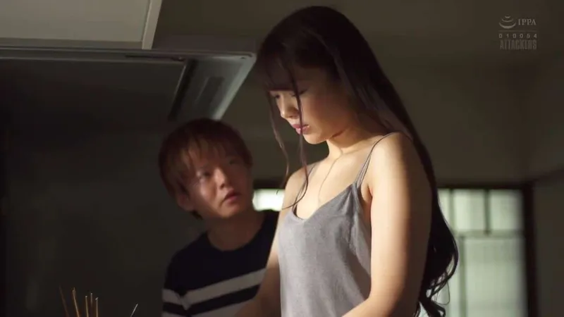 Chồng mới cưới của chị gái xxx cô em vợ đang buồn bã vì thất tình