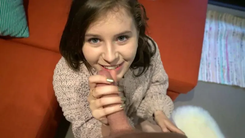 Bắn tinh ngập chiếc bím hồng của tình nhân dễ thương