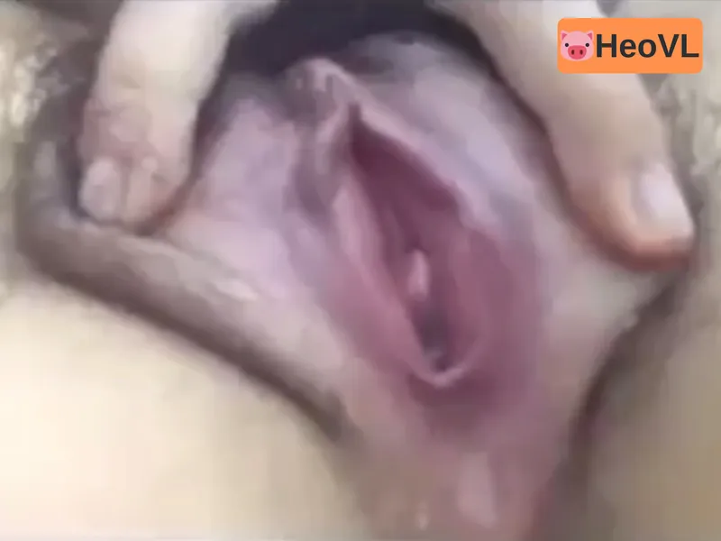 Em ghệ show cận cảnh cô bé đang thở