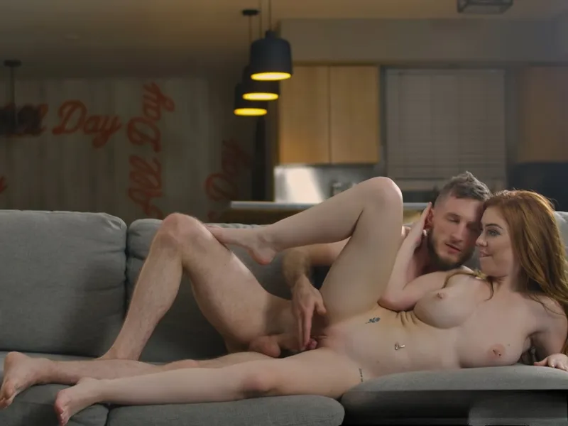 đang tăng ca mà bồ cứ dùng bướm dụ tôi doggy cùng em